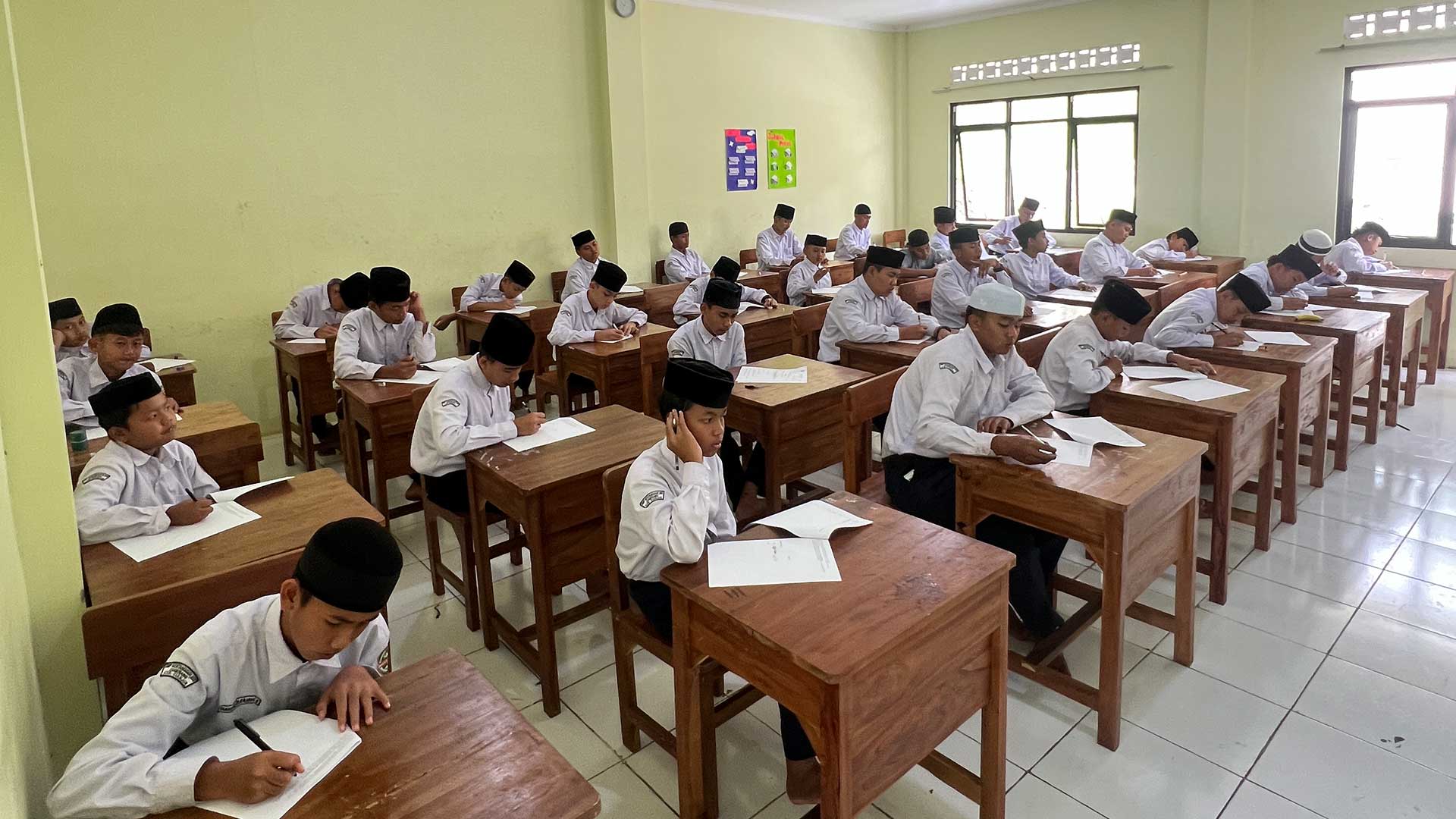 Belajar di kelas